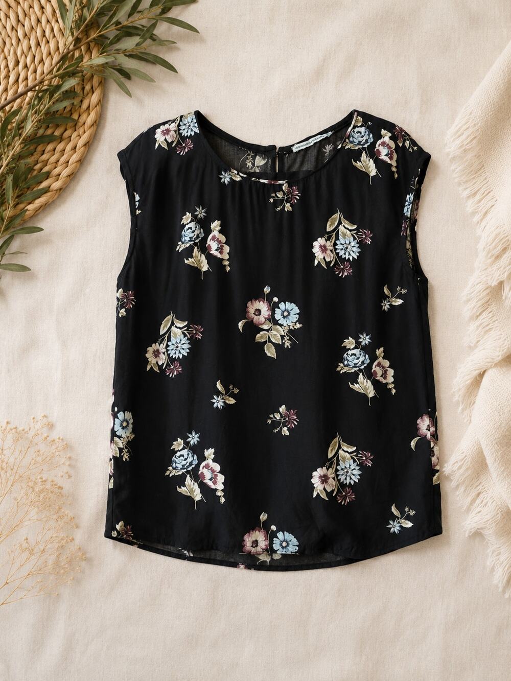 Abercrombie & Fitch Women's Floral Button-Back Blouse Black Short Sleeve Size S